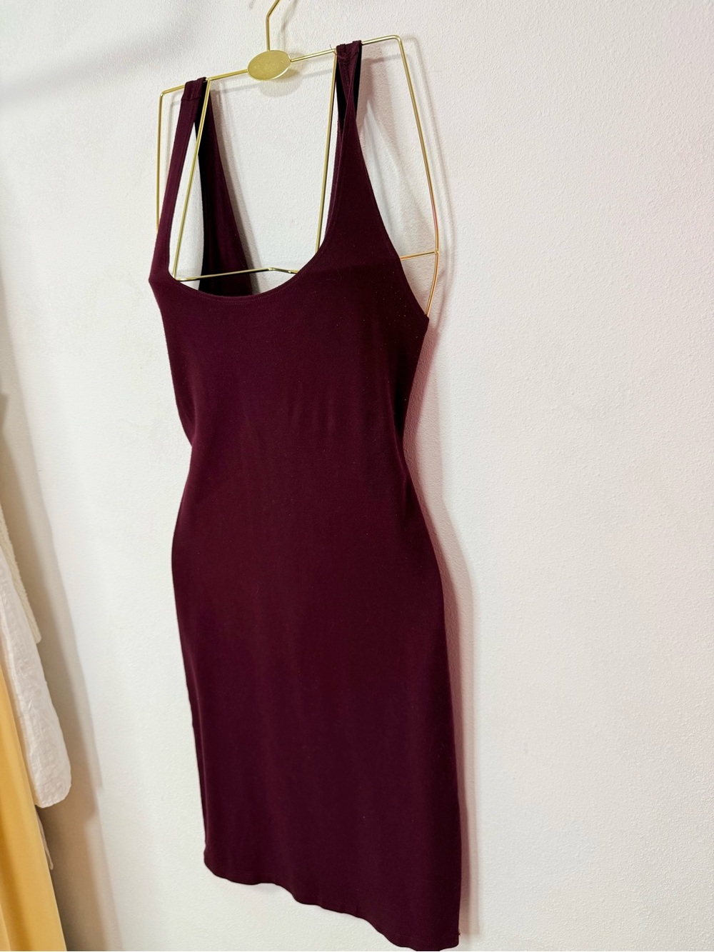 Classic Sleeveless Bodycon Dress - Burgundy